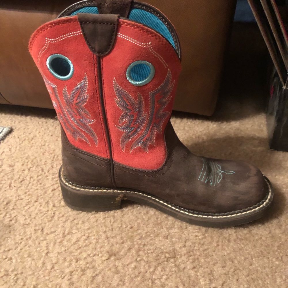 Ariat. Fat baby. Size8